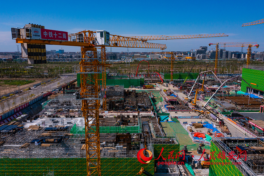 雄安啟動(dòng)區(qū)雄安創(chuàng)新研究院科技園區(qū)項(xiàng)目建設(shè)現(xiàn)場(chǎng)。人民網(wǎng) 李兆民攝