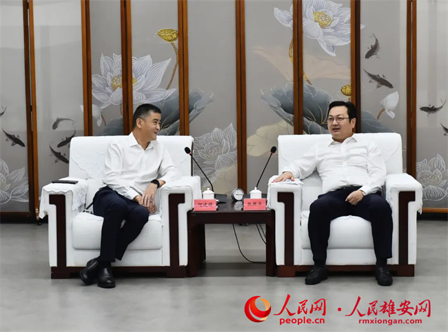 張國華與深圳市投資控股有限公司黨委書記、董事長何建鋒一行舉行工作座談。劉向陽攝