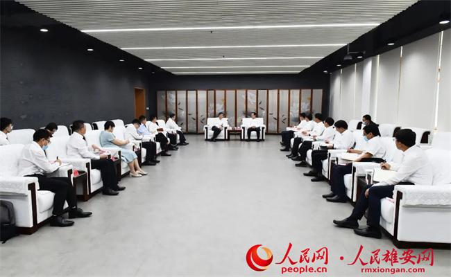 張國華與深圳市投資控股有限公司黨委書記、董事長何建鋒一行舉行工作座談。劉向陽攝