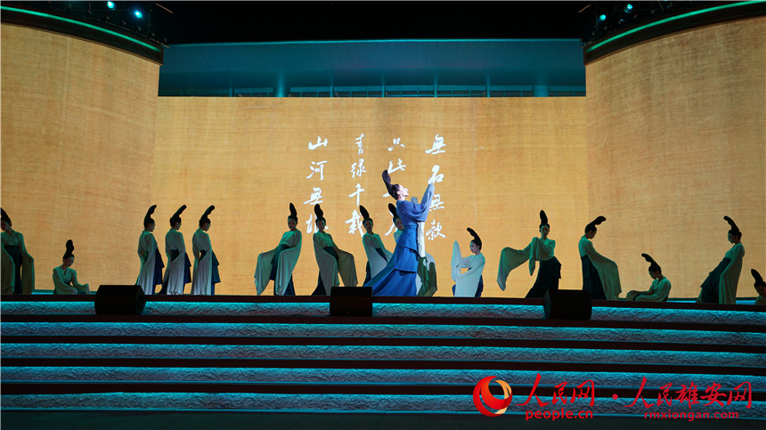 第十三屆中國藝術(shù)節(jié)閉幕式文藝演出現(xiàn)場。人民網(wǎng) 楊華龍攝