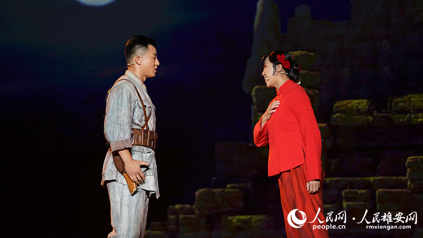 第十三屆中國藝術(shù)節(jié)閉幕式文藝演出現(xiàn)場。人民網(wǎng) 楊華龍攝