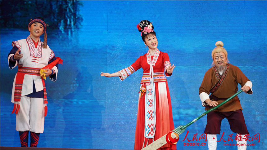 第十三屆中國藝術(shù)節(jié)閉幕式文藝演出現(xiàn)場。人民網(wǎng) 楊華龍攝