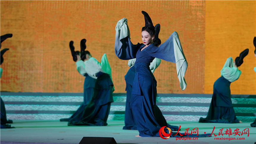 第十三屆中國藝術(shù)節(jié)閉幕式文藝演出現(xiàn)場(chǎng)。人民網(wǎng) 楊華龍攝