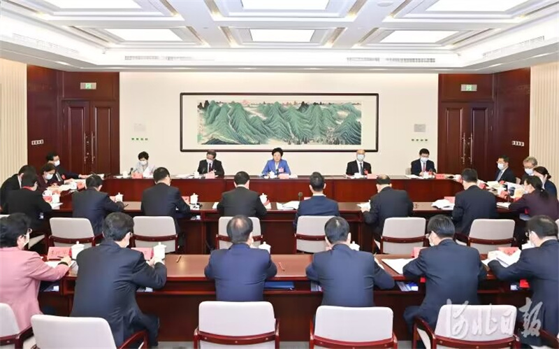 10月17日，我省代表團(tuán)舉行分組會議，繼續(xù)討論黨的二十大報告。這是分組會議現(xiàn)場。河北日報記者趙海江攝