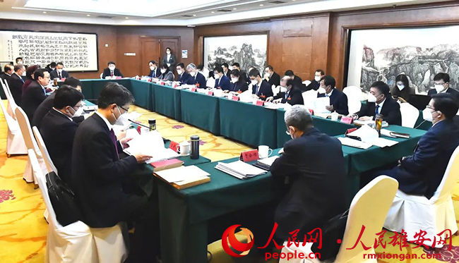 雄安新區(qū)代表團(tuán)審議省人大常委會和省法院省檢察院工作報(bào)告。劉向陽攝