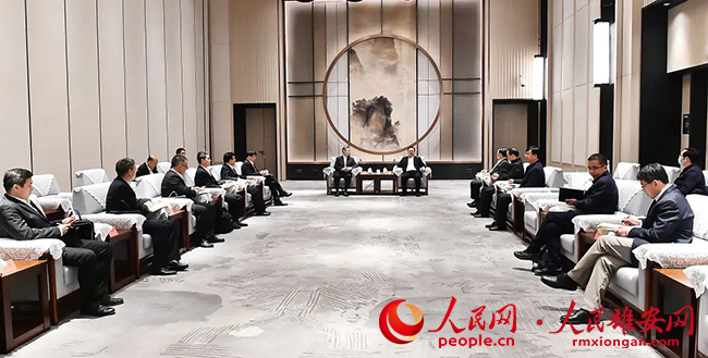 張國(guó)華與交通運(yùn)輸部副部長(zhǎng)戴東昌一行舉行工作座談。劉向陽(yáng)攝