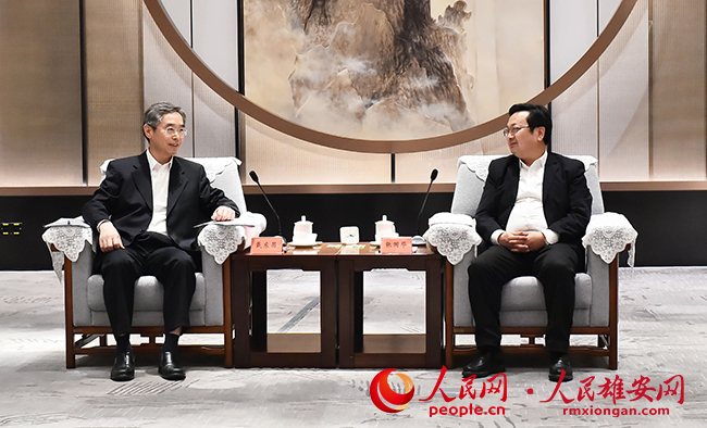 張國(guó)華與交通運(yùn)輸部副部長(zhǎng)戴東昌一行舉行工作座談。劉向陽(yáng)攝