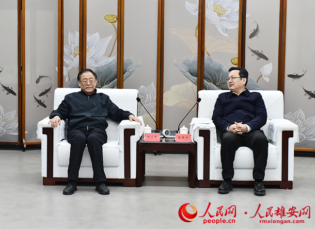 張國華與出席雄安新區(qū)首屆先進技術協(xié)同創(chuàng)新與產(chǎn)業(yè)發(fā)展（空天領域）大會專家一行舉行工作座談。劉向陽攝