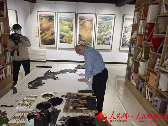 南開大學藝術與美學研究院副院長，教授，博導，現(xiàn)場創(chuàng)作，題字。3650