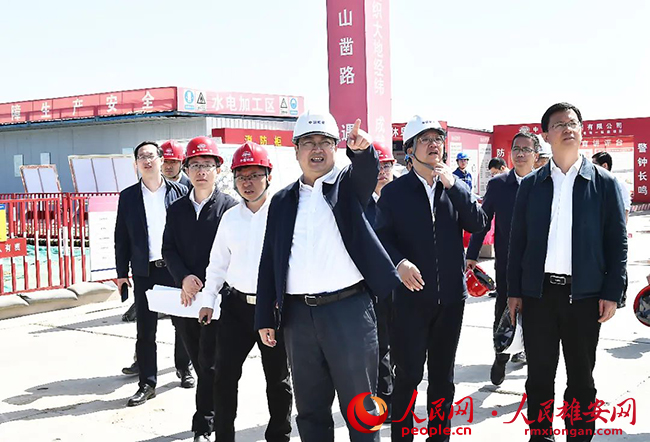 張國(guó)華在容西片區(qū)、昝崗片區(qū)調(diào)研重點(diǎn)項(xiàng)目建設(shè)參加“大走訪——問題解決月”活動(dòng)。劉向陽(yáng)攝