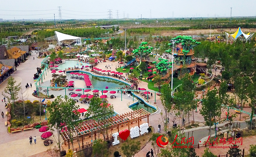 航拍雄安辛瑪森林動(dòng)物樂園。人民網(wǎng)?宋燁文攝