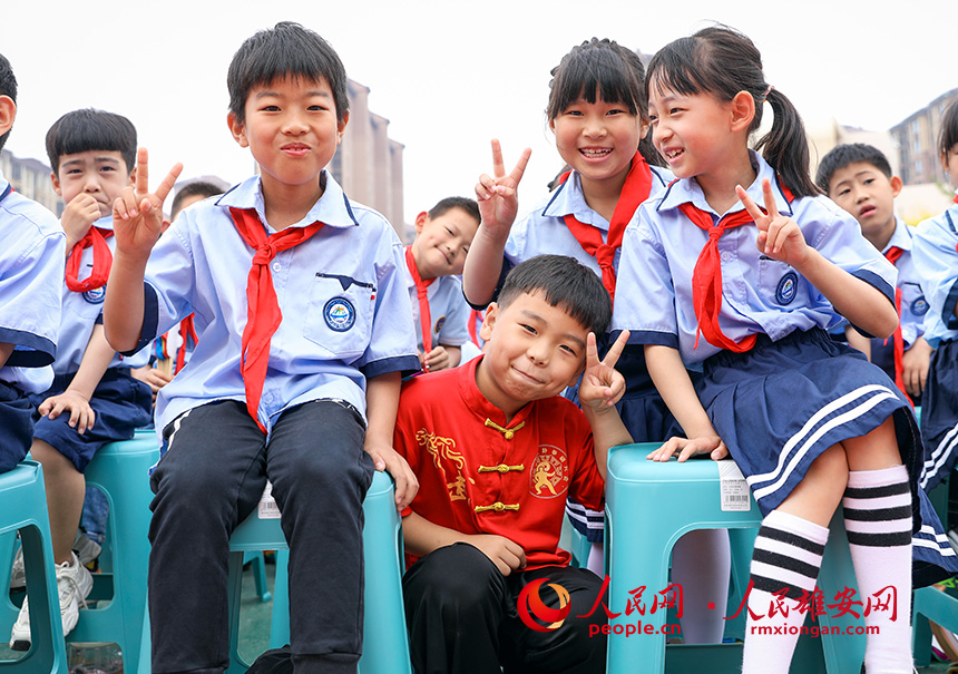 5月31日，雄安容和樂民小學(xué)“六一”兒童節(jié)文藝匯演現(xiàn)場(chǎng)。人民網(wǎng)記者 宋燁文攝