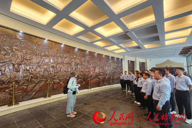 圖為參觀現(xiàn)場。中建三局容西安置房項目部供圖
