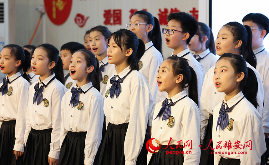 目前，雄安新區(qū)正在舉辦兒童藝術(shù)周活動，來自安新縣的孩子們7月14日在縣青少年學(xué)生課外活動中心進(jìn)行了弦樂、民樂及合唱演出。圖為演出現(xiàn)場。人民網(wǎng) 李兆民攝3