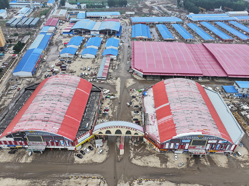 8月25日，涿州市新發(fā)地大石橋批發(fā)市場陸續(xù)有商戶開門營業(yè)。熊華明攝