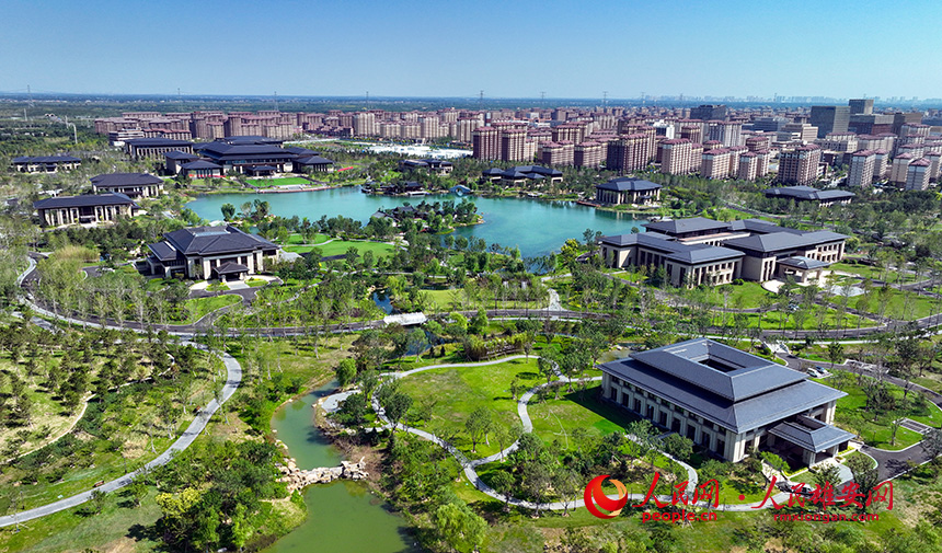 雄安新區(qū)容東片區(qū)“藍(lán)綠交織、水城共融”。人民網(wǎng) 李兆民攝