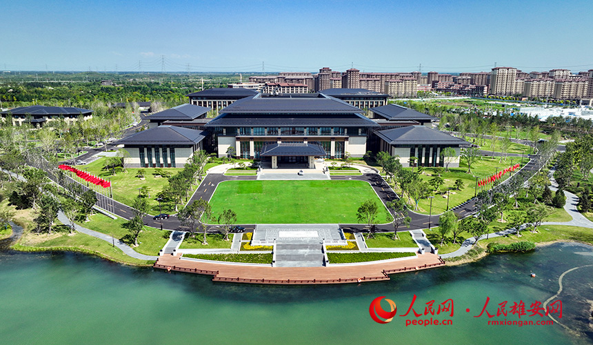 位于容東片區(qū)的雄安國(guó)際酒店建筑彰顯“禮序之美”。人民網(wǎng) 李兆民攝