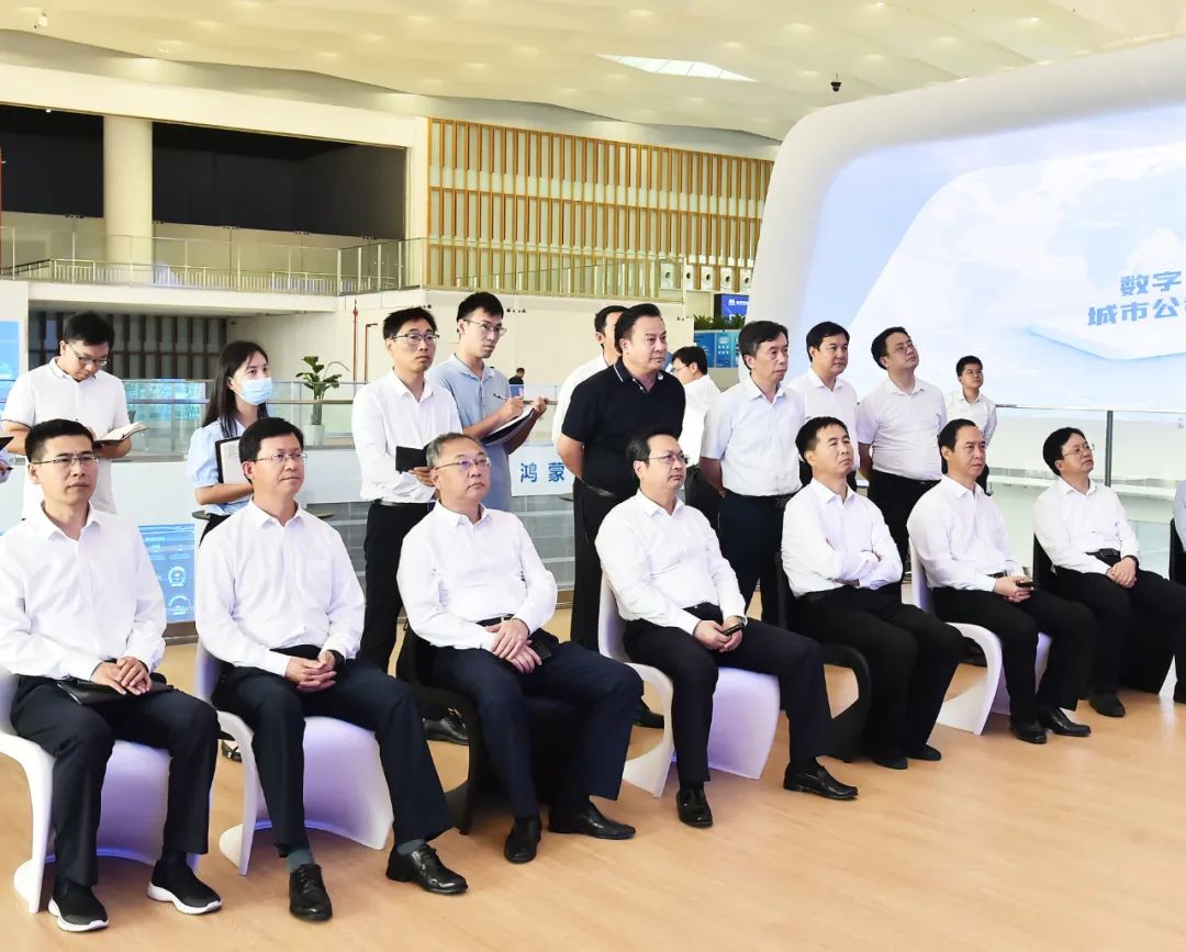 張國華調(diào)研雄安城市計算中心建設(shè)運(yùn)營情況。劉向陽攝