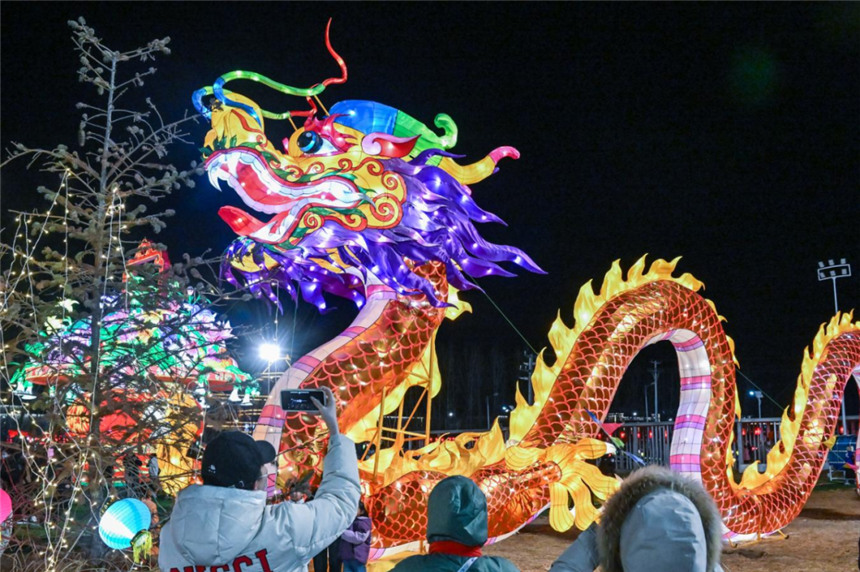 安新縣元宵燈會現(xiàn)場。張學(xué)農(nóng) 攝