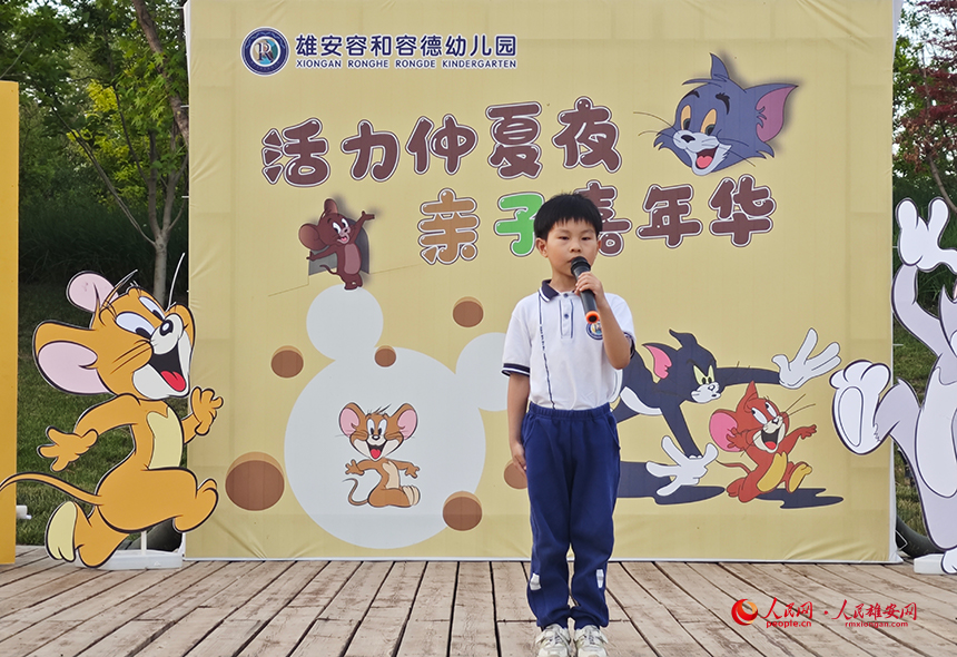 幼兒園學(xué)生代表為孩子們送上節(jié)日的祝福。人民網(wǎng)記者 李兆民攝