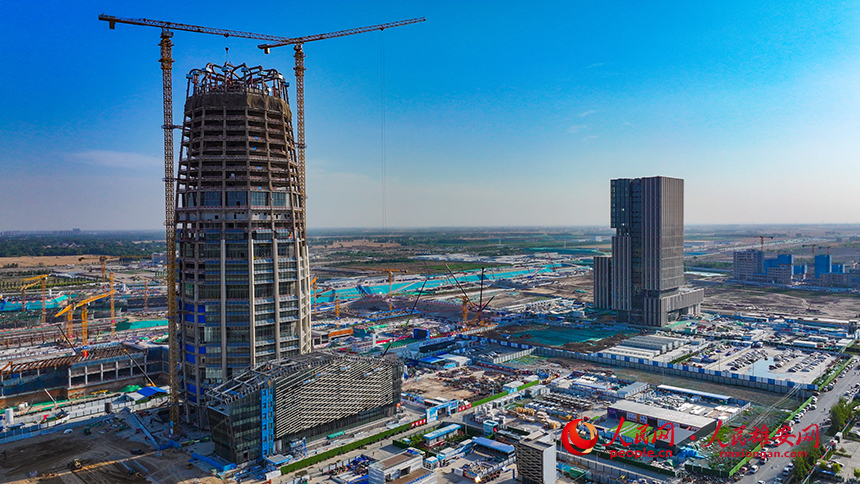 中國(guó)中化總部大廈項(xiàng)目建設(shè)現(xiàn)場(chǎng)。人民網(wǎng)記者 李兆民攝