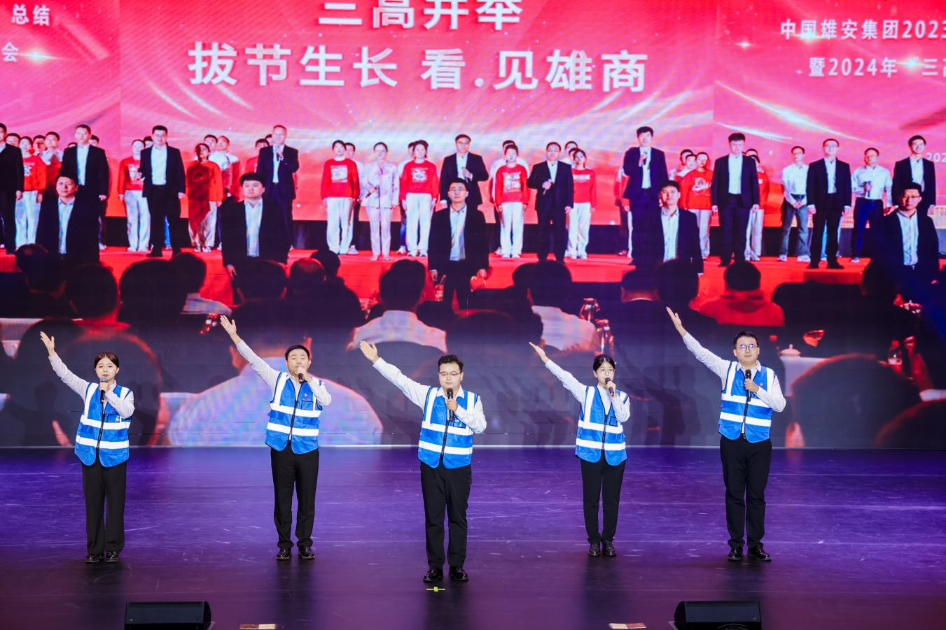 封亞煒講述527天里，雄商發(fā)展公司戰(zhàn)高溫、斗酷暑、防大汛、抗嚴(yán)寒，不舍晝夜地推進(jìn)項(xiàng)目建設(shè)的奮斗故事。雄安新區(qū)宣傳網(wǎng)信局供圖